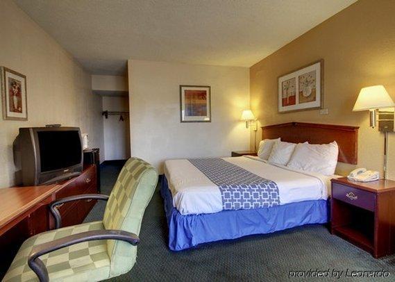Econo Hotel